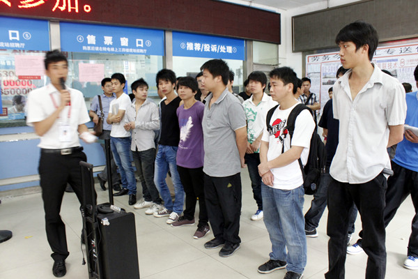 深圳三和人才市场:富士康=赴死坑!珍惜生命,远